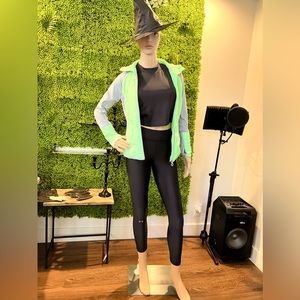 🌶Outfit🌶 Under Armor leggings, All in Motion top, Calvin Klein jacket